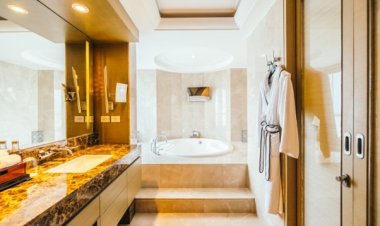 Bathroom Designers: Transforming Ordinary Spaces into Luxurious Retreats